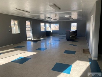 Super Business Opportunity! Great commercial location just off - photo 36