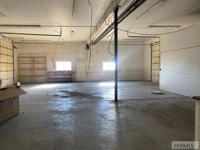 Super Business Opportunity! Great commercial location just off - photo 37