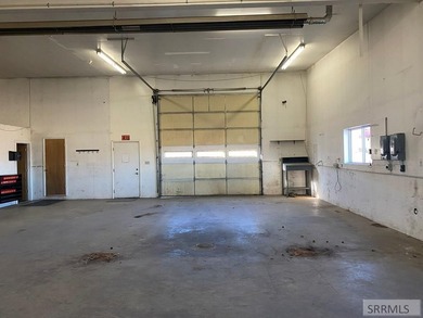 Super Business Opportunity! Great commercial location just off - photo 40