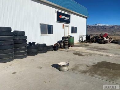 Super Business Opportunity! Great commercial location just off - photo 41