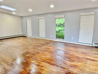 Sun-Drenched Expanded Brick Ranch in Kings Point Village! - photo 2