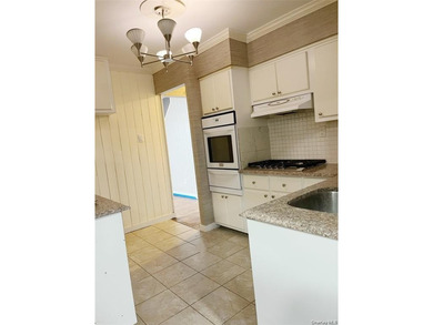 Sun-Drenched Expanded Brick Ranch in Kings Point Village! - photo 4