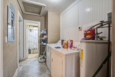 Investor Alert!! Income-generating multi unit property features - photo 9