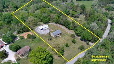 Welcome to your private retreat! Nestled on 3+ scenic acres with - photo 4