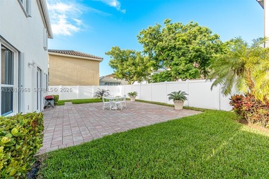 LOW HOA OF ONLY $76/MONTH! Built in 2014, this spacious 3 - photo 4