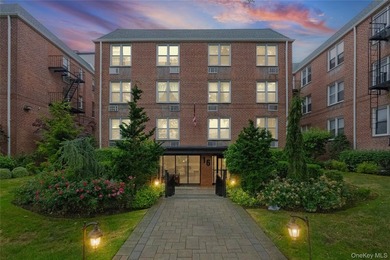 Welcome to Harbor House, where convenience, comfort, and - photo 1