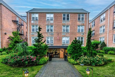 Welcome to Harbor House, where convenience, comfort, and - photo 2