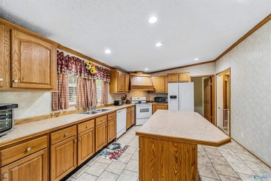 Tucked away near Weiss Lake, this home offers the kind of - photo 10
