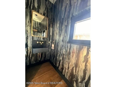 The residence includes five en suite bedrooms, a large - photo 15