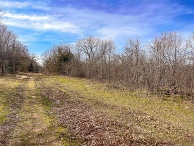 Newer fencing and a welcoming gated entrance set the tone for - photo 8