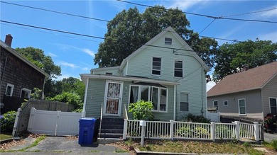 Welcome home to this cozy property located in beautiful - photo 4