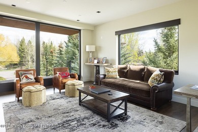 The residence includes five en suite bedrooms, a large - photo 25
