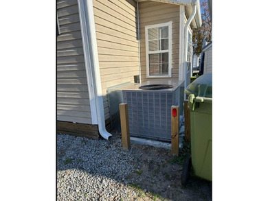 Bright & cheery 2BR/1BA beach cottage, 2024 ROOF & HVAC. Located - photo 4