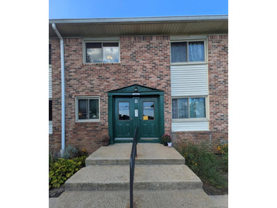 Discover your new beginning in the heart of Islip! This spacious - photo 4