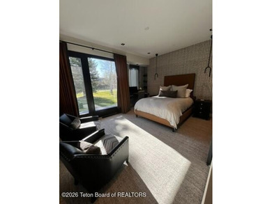 The residence includes five en suite bedrooms, a large - photo 36
