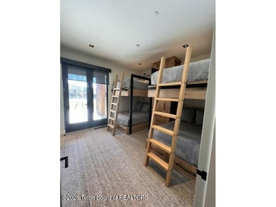The residence includes five en suite bedrooms, a large - photo 38
