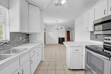 Pool home in Port St. Lucie, set just off Bayshore with easy - photo 6