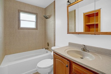 Pool home in Port St. Lucie, set just off Bayshore with easy - photo 10