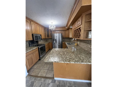 Beautiful & Spacious 5 bedroom, 4 bathrooms, 4 living areas - photo 13