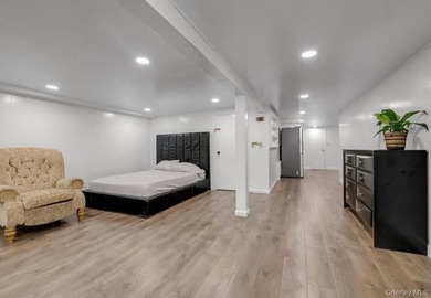Welcome to this well-maintained, move-in ready high-ranch home - photo 15