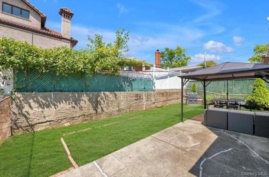 Welcome to this well-maintained, move-in ready high-ranch home - photo 19