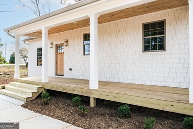 Tucked away on over an acre in the quiet charm of Murrayville - photo 2