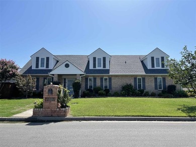 Beautiful & Spacious 5 bedroom, 4 bathrooms, 4 living areas - photo 42