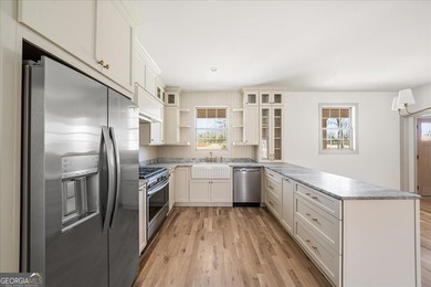 Tucked away on over an acre in the quiet charm of Murrayville - photo 9