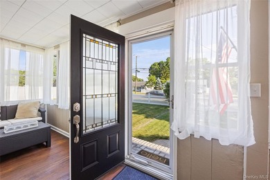 Welcome to 259 Woodlawn Avenue in the heart of St. James. This - photo 4