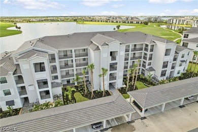 WHAT A VIEW!!! LAKE, GOLF AND TROPICAL LANDSCAPING!! Welcome to - photo 1