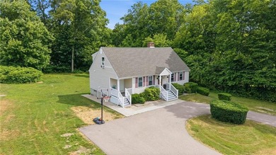 BEAUTIFUL REMODLED CUSTOME CAPE STYLE HOME ON OVER A HALF ACRE - photo 4
