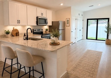 Virtually Staged. Enjoy peace of mind with a one-year Fidelity - photo 3