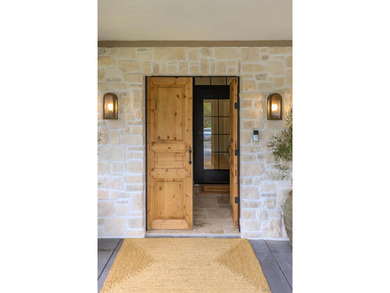 Set on a quiet cul-de-sac in one of La Jolla's most desirable - photo 3
