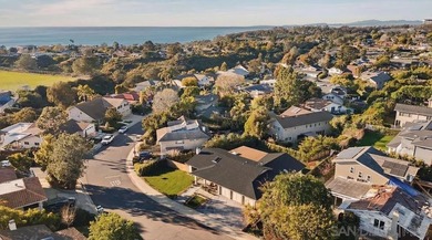 Set on a quiet cul-de-sac in one of La Jolla's most desirable - photo 8