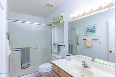 Welcome to this pristine 3BR/2BA home located on a quiet street - photo 14