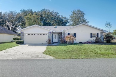 Beautiful three-bedroom, two bath home located in a charming - photo 1