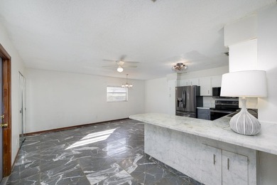 Beautiful three-bedroom, two bath home located in a charming - photo 7