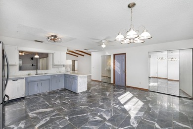 Beautiful three-bedroom, two bath home located in a charming - photo 9