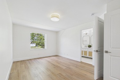 Nestled in the heart of Jupiter, this turnkey CBS townhouse has - photo 11