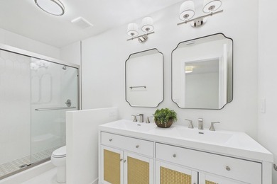 Nestled in the heart of Jupiter, this turnkey CBS townhouse has - photo 15