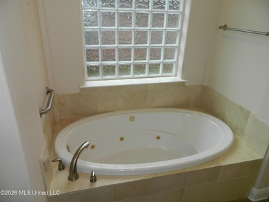 Nice ranch home, 3 bedroom, 2 bath, split bedroom plan, all - photo 25