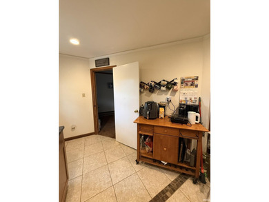 Perfect timing for a summer move! This beautiful Fairwood - photo 8