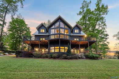 Gorgeous custom built lake house located in a private gated - photo 4