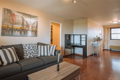 Bright, move-in-ready 1-bedroom in the highly sought-after Park - photo 4