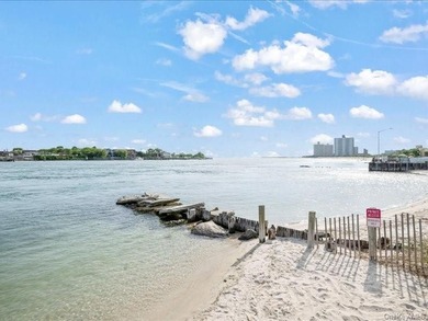 Discover beach side living in this luxury 2 family townhouse - photo 3