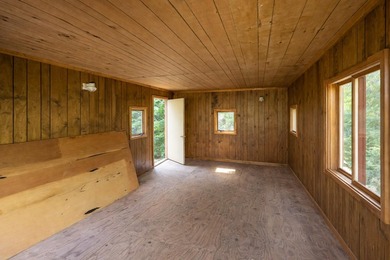 Explore your own secluded lakeside getaway! Situated on 6.5 - photo 8