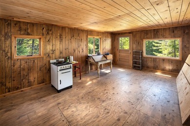 Explore your own secluded lakeside getaway! Situated on 6.5 - photo 9