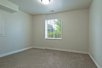 Stunning and meticulously maintained 2 story home located in - photo 21
