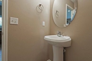 Stunning and meticulously maintained 2 story home located in - photo 25