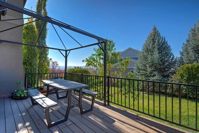 Stunning and meticulously maintained 2 story home located in - photo 27